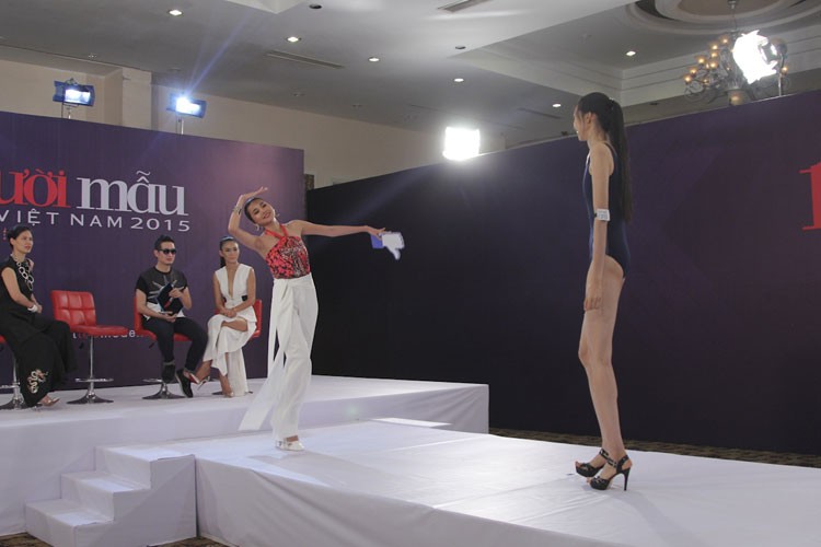 Thanh Hang khuay dong tap 1 Vietnams Next Top Model 2015-Hinh-2
